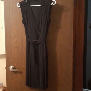 Sleeveless black dress with pockets